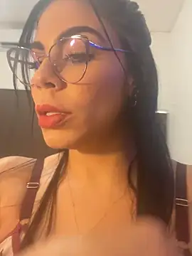 Snapshot of valecruz903 chatting on September 10, 2025, 2:28 pm valecruz903 online show from September 10, 2025, 2:28 pm