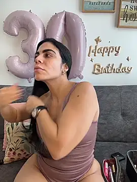 Snapshot of valecruz903 chatting on November 7, 2025, 4:51 pm valecruz903 online show from November 7, 2025, 4:51 pm