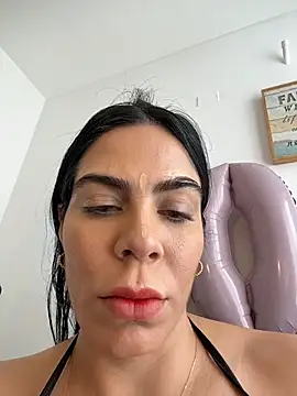 Snapshot of valecruz903 chatting on November 8, 2025, 5:56 pm valecruz903 online show from November 8, 2025, 5:56 pm