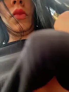 Snapshot of valecruz903 chatting on November 11, 2025, 5:24 pm valecruz903 online show from November 11, 2025, 5:24 pm