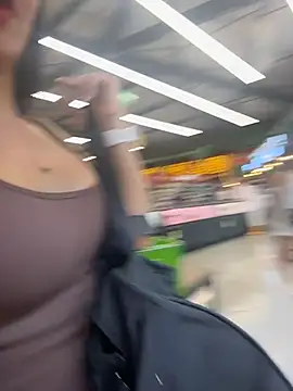 Snapshot of valecruz903 chatting on November 26, 2025, 6:09 pm valecruz903 online show from November 26, 2025, 6:09 pm