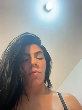 Snapshot of valecruz903 chatting on December 4, 2025, 5:43 pm valecruz903 online show from December 4, 2025, 5:43 pm