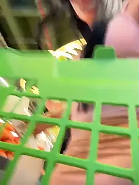 Snapshot of valecruz903 chatting on December 5, 2025, 4:58 pm valecruz903 online show from December 5, 2025, 4:58 pm