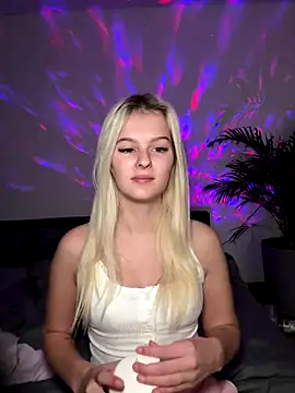 Snapshot of Allylove03 chatting on December 5, 2024, 5:26 am Allylove03 online show from December 5, 2024, 5:26 am