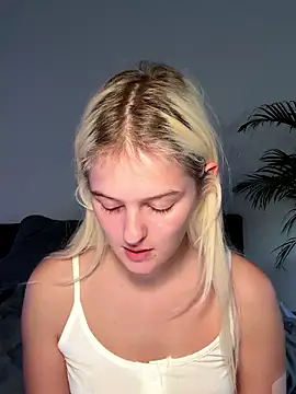 Snapshot of Allylove03 chatting on December 8, 2024, 4:50 pm Allylove03 online show from December 8, 2024, 4:50 pm