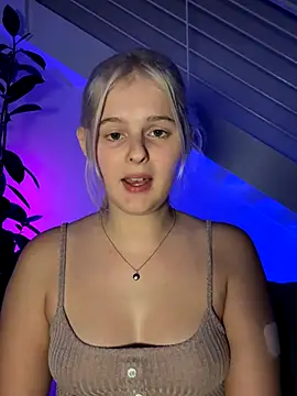 Snapshot of Allylove03 chatting on November 30, 2025, 7:29 pm Allylove03 online show from November 30, 2025, 7:29 pm