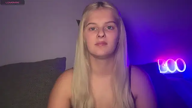 Snapshot of Allylove03 chatting on December 16, 2025, 3:22 am Allylove03 online show from December 16, 2025, 3:22 am