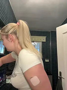 Allylove03 online show from January 14, 2026, 8:42 am