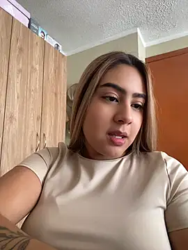 Snapshot of Miabonnett_ chatting on July 4, 2026, 3:07 pm Miabonnett online show from July 4, 2026, 3:07 pm
