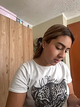 Snapshot of Miabonnett_ chatting on July 8, 2026, 3:38 pm Miabonnett online show from July 8, 2026, 3:38 pm
