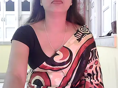 Model-Tanya online show from November 19, 2025, 5:02 pm