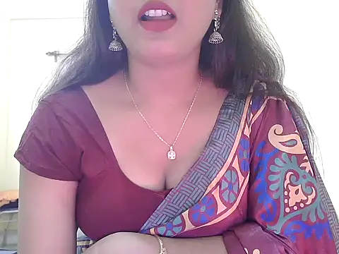 Model-Tanya online show from December 15, 2025, 9:24 am