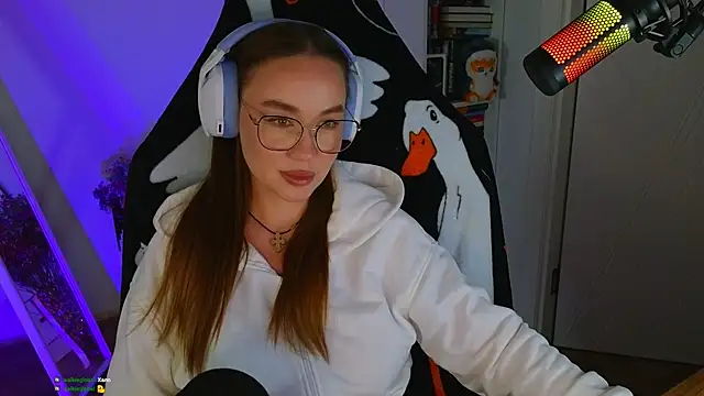 Snapshot of Emili1- chatting on March 22, 2025, 1:08 pm Emili1- online show from March 22, 2025, 1:08 pm