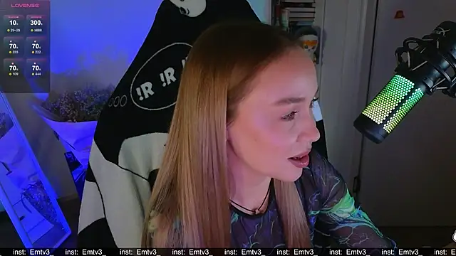 Snapshot of Emili1- chatting on December 16, 2025, 4:23 pm Emili1- online show from December 16, 2025, 4:23 pm