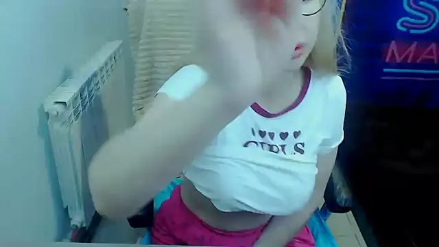 kerakiss877 online show from November 9, 2025, 5:39 am