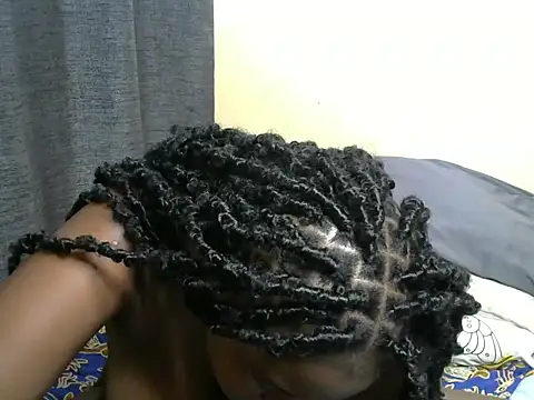 Snapshot of freaky_belle chatting on December 18, 2024, 10:08 am freaky belle online show from December 18, 2024, 10:08 am
