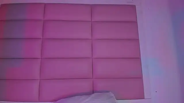 little-Emma online show from December 15, 2025, 3:11 am