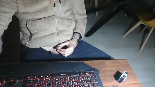 Adri gard online show from March 22, 2026, 9:40 pm