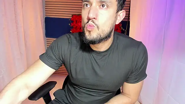 Snapshot of sexbull14 chatting on November 10, 2025, 11:37 pm sexbull14 online show from November 10, 2025, 11:37 pm