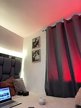 Vonmodel1 online show from January 6, 2025, 4:34 pm