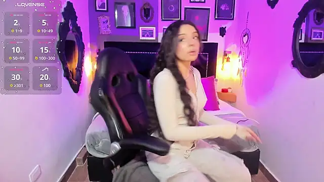 Charlotte  Benett online show from March 20, 2025, 4:18 am