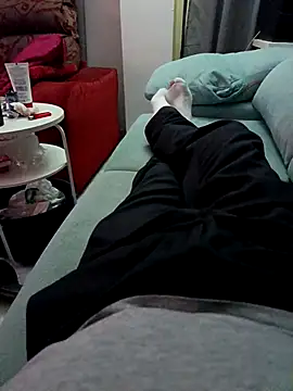 calamardo19 online show from October 27, 2025, 6:23 pm