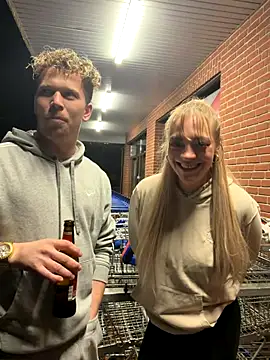 Snapshot of NickyGold_Official chatting on November 1, 2025, 6:43 pm NickyGold Official online show from November 1, 2025, 6:43 pm