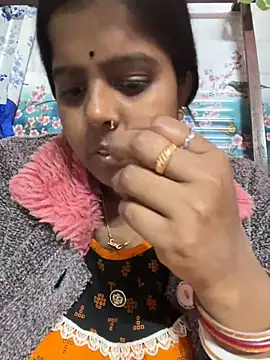 Snapshot of Beauty-queen chatting on February 9, 2025, 10:09 am Beauty-queen online show from February 9, 2025, 10:09 am