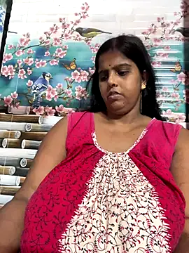Snapshot of Beauty-queen chatting on September 18, 2025, 10:39 am Beauty-queen online show from September 18, 2025, 10:39 am