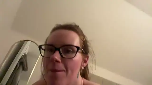 redheadrosie69 online show from March 12, 2026, 9:10 pm