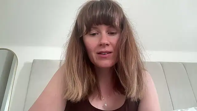 redheadrosie69 online show from May 13, 2026, 9:17 am
