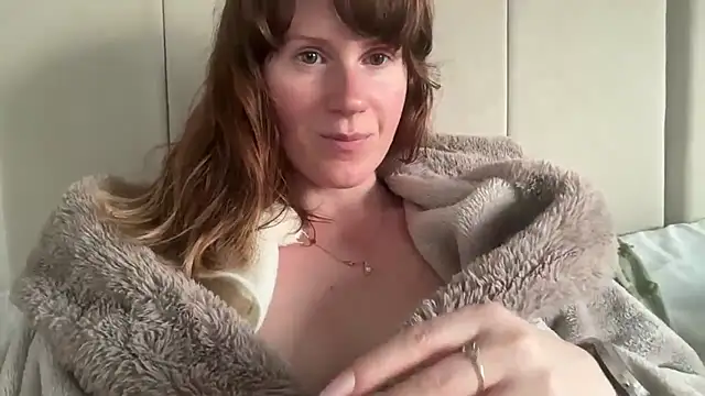 redheadrosie69 online show from May 17, 2026, 6:59 pm
