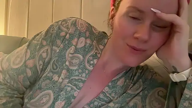 redheadrosie69 online show from May 26, 2026, 6:48 pm