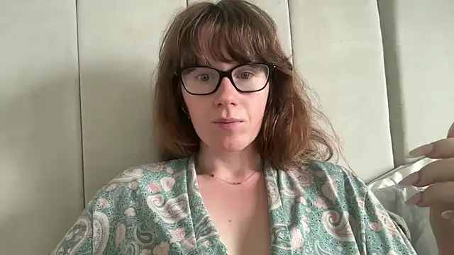 redheadrosie69 online show from May 31, 2026, 8:54 am
