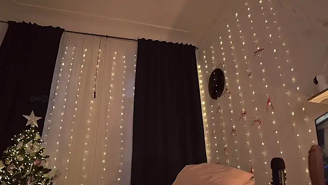 Snapshot of ifuckingtoy_ chatting on December 14, 2025, 12:54 pm ifuckingtoy online show from December 14, 2025, 12:54 pm