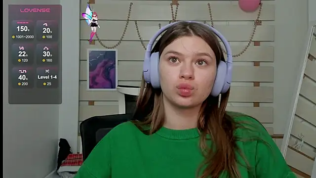 Josephine Kiss online show from March 13, 2025, 1:07 pm