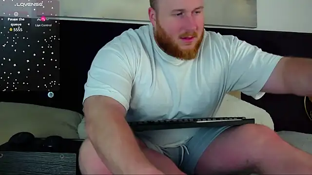 Snapshot of RoddyStill chatting on December 15, 2025, 9:24 am RoddyStill online show from December 15, 2025, 9:24 am