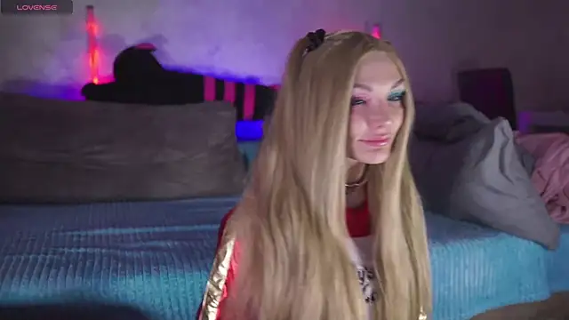 Lady3Holes online show from December 2, 2025, 5:19 pm