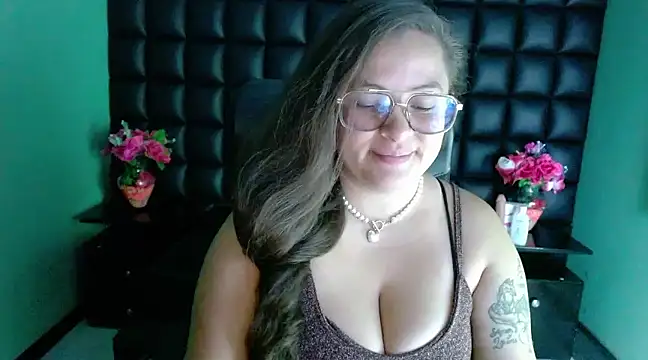 Snapshot of SaraThomso chatting on December 5, 2024, 2:53 am SaraThomso online show from December 5, 2024, 2:53 am