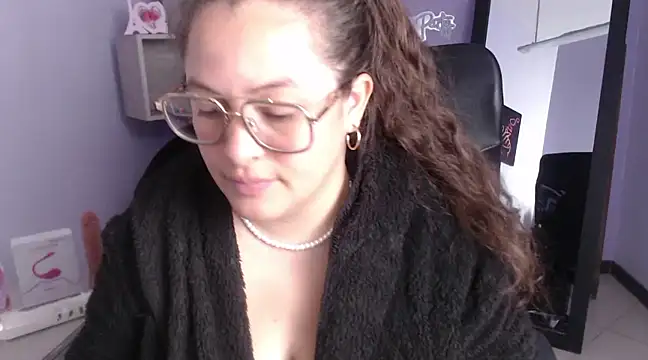 Snapshot of SaraThomso chatting on December 30, 2024, 3:14 am SaraThomso online show from December 30, 2024, 3:14 am