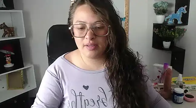 Snapshot of SaraThomso chatting on February 4, 2025, 3:00 am SaraThomso online show from February 4, 2025, 3:00 am