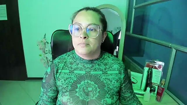 Snapshot of SaraThomso chatting on September 10, 2025, 3:17 am SaraThomso online show from September 10, 2025, 3:17 am