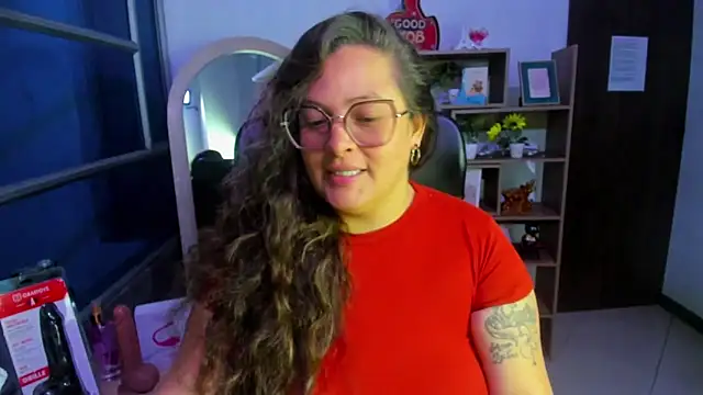 Snapshot of SaraThomso chatting on September 30, 2025, 3:33 am SaraThomso online show from September 30, 2025, 3:33 am