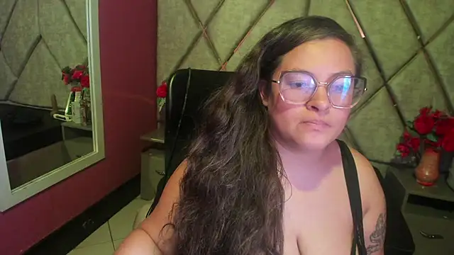 Snapshot of SaraThomso chatting on October 1, 2025, 3:45 am SaraThomso online show from October 1, 2025, 3:45 am