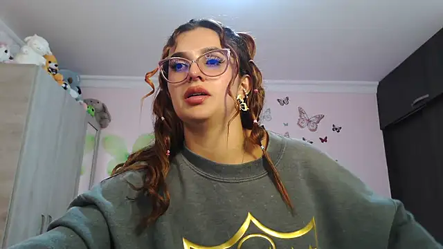 caroline jonson online show from December 4, 2025, 8:28 pm