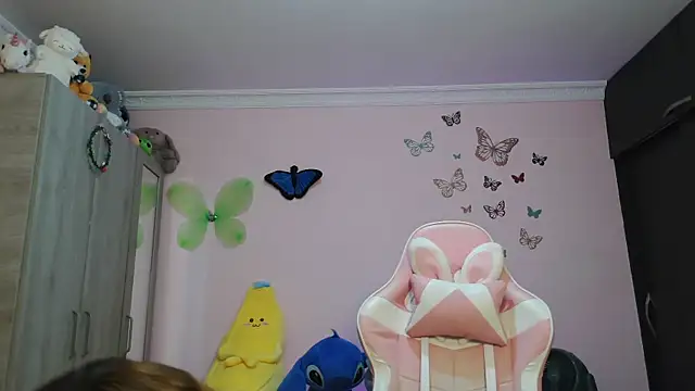 caroline jonson online show from February 12, 2026, 9:43 pm