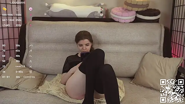 Snapshot of Mary_Shake chatting on January 21, 2025, 11:34 pm Mary Shake online show from January 21, 2025, 11:34 pm