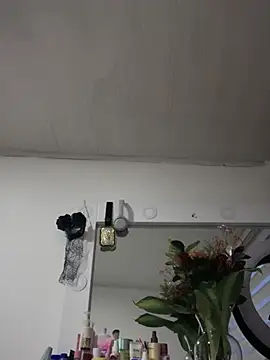 Lorraine Leon online show from March 4, 2025, 11:11 pm