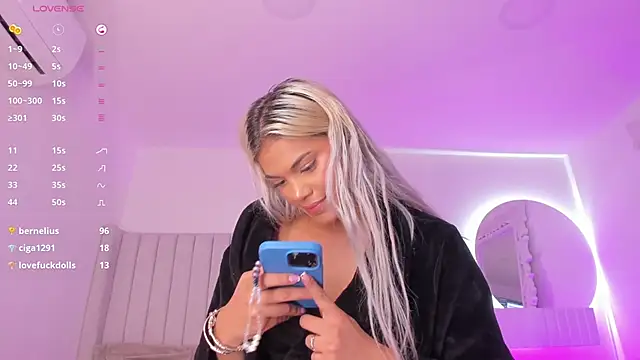 Snapshot of Shelynna_azzul chatting on February 8, 2025, 11:45 pm Shelynna azzul online show from February 8, 2025, 11:45 pm