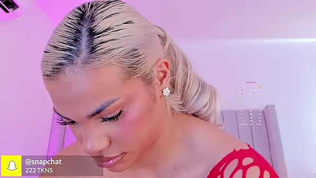 Shelynna azzul online show from November 11, 2025, 8:20 pm